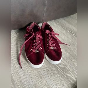 BRAND NEW Liz Claiborne Women Shoes (Size: 7.5)